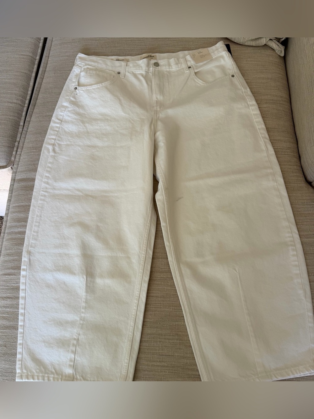 Universal Thread Women's High-Rise Easy Barrel Jeans in white denim Sz 16 Wide